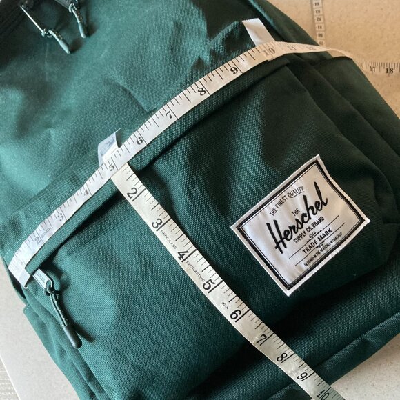 herschel backpack laptop 17 Retreat this backpack offers a refined balance of style and durability within a sturdy construction Herschel backpack Retreat Backpack 17